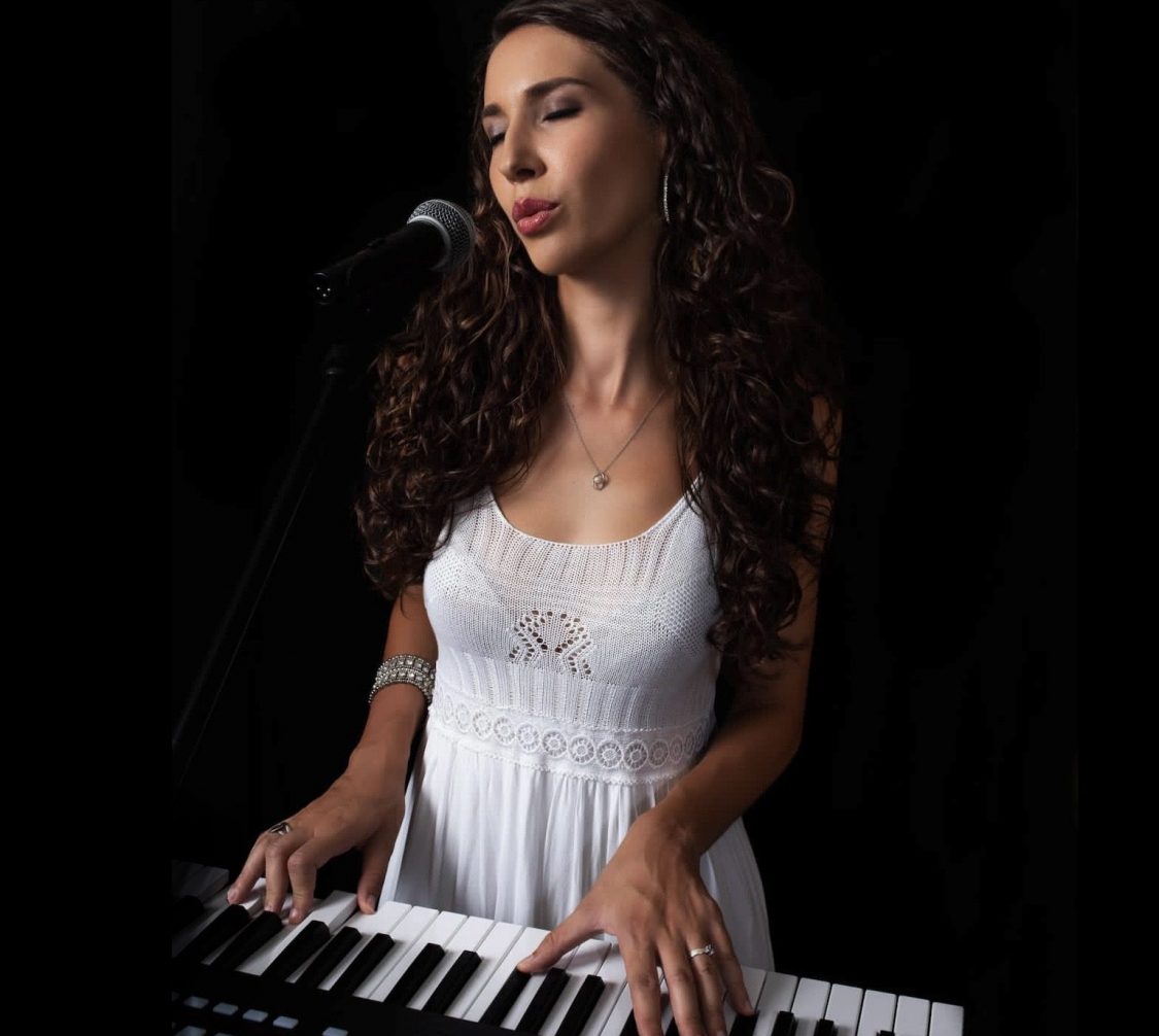 María Morenas piano cuadrada